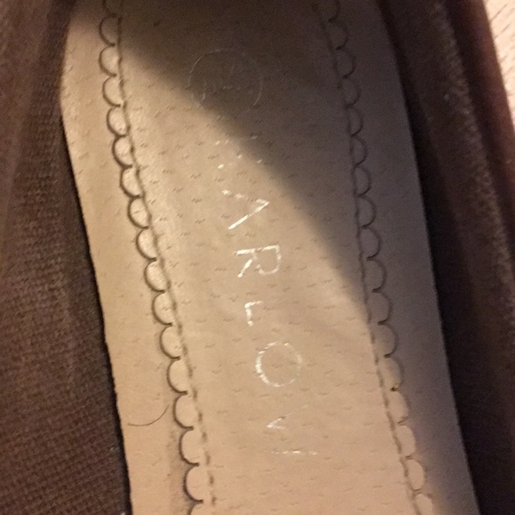 Elegant, classy maroon colored flats! - Picture 3 of 5